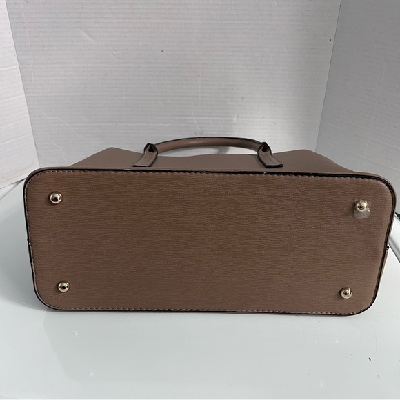 Bebe tan handbag - Picture 3 of 10